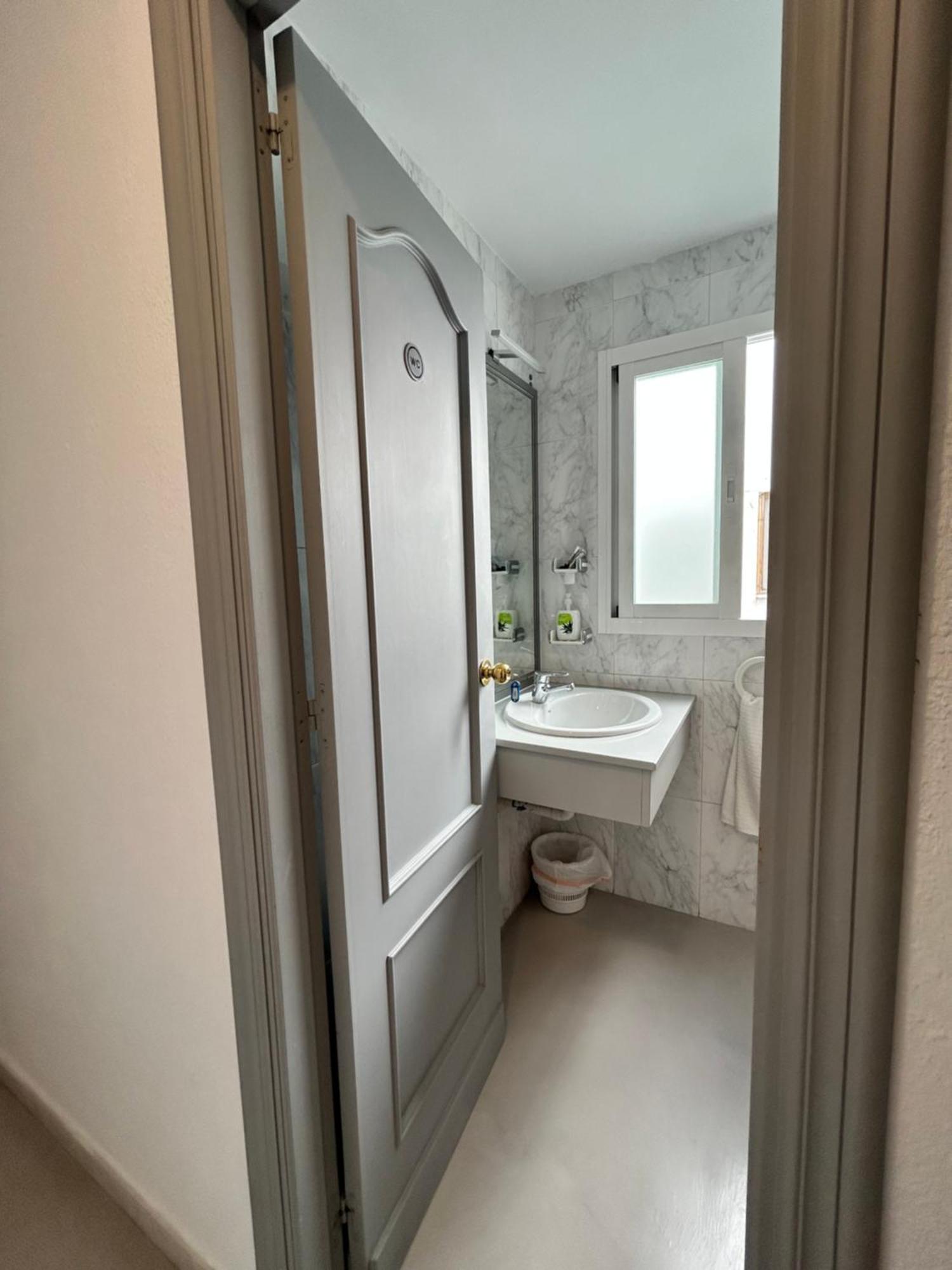 Double or Twin Room with Private External Bathroom,1601679202:JPEG