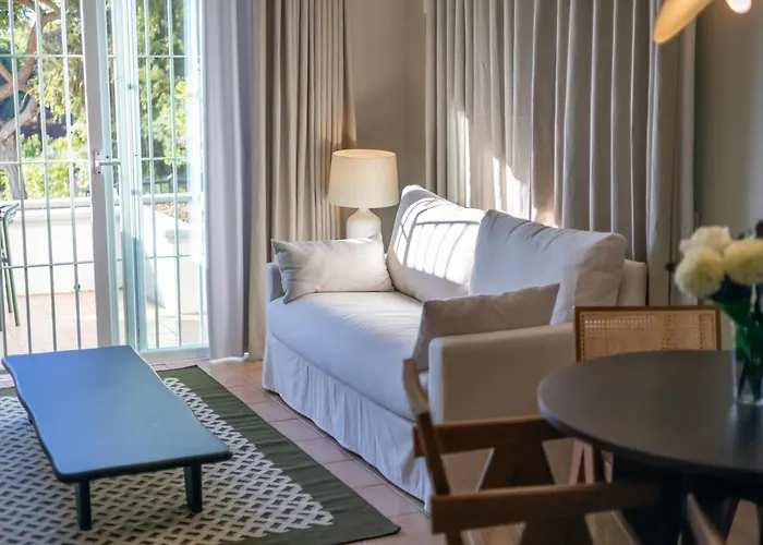 Elviria Hills Living
